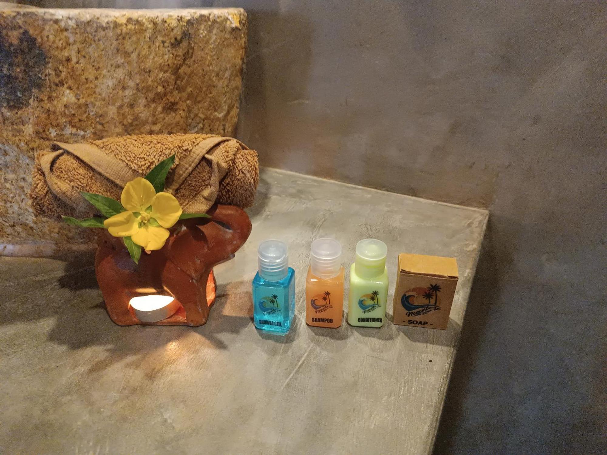 Negombo Boutique Villa Exterior foto A selection of toiletries
