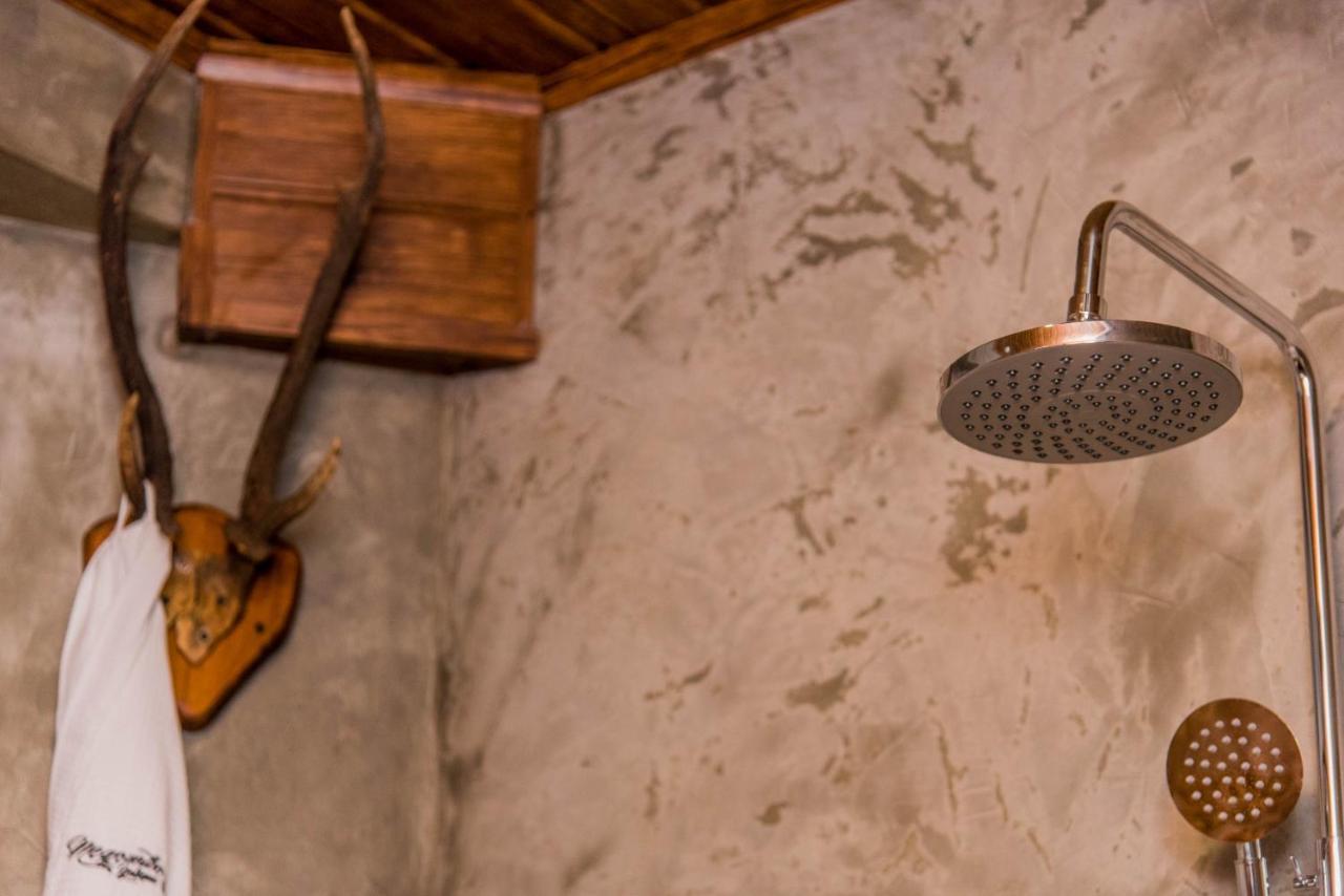 Negombo Boutique Villa Exterior foto Shower