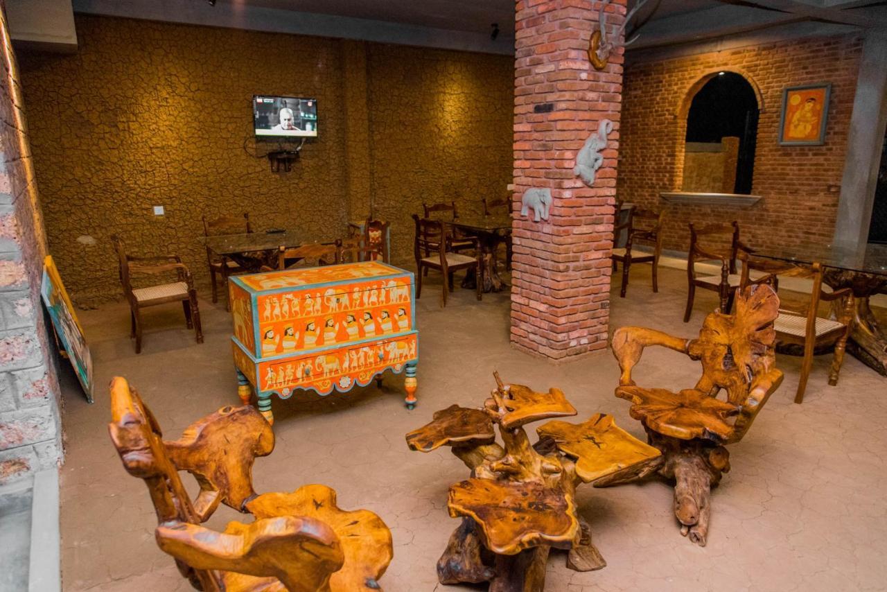Negombo Boutique Villa Exterior foto The interior of the restaurant