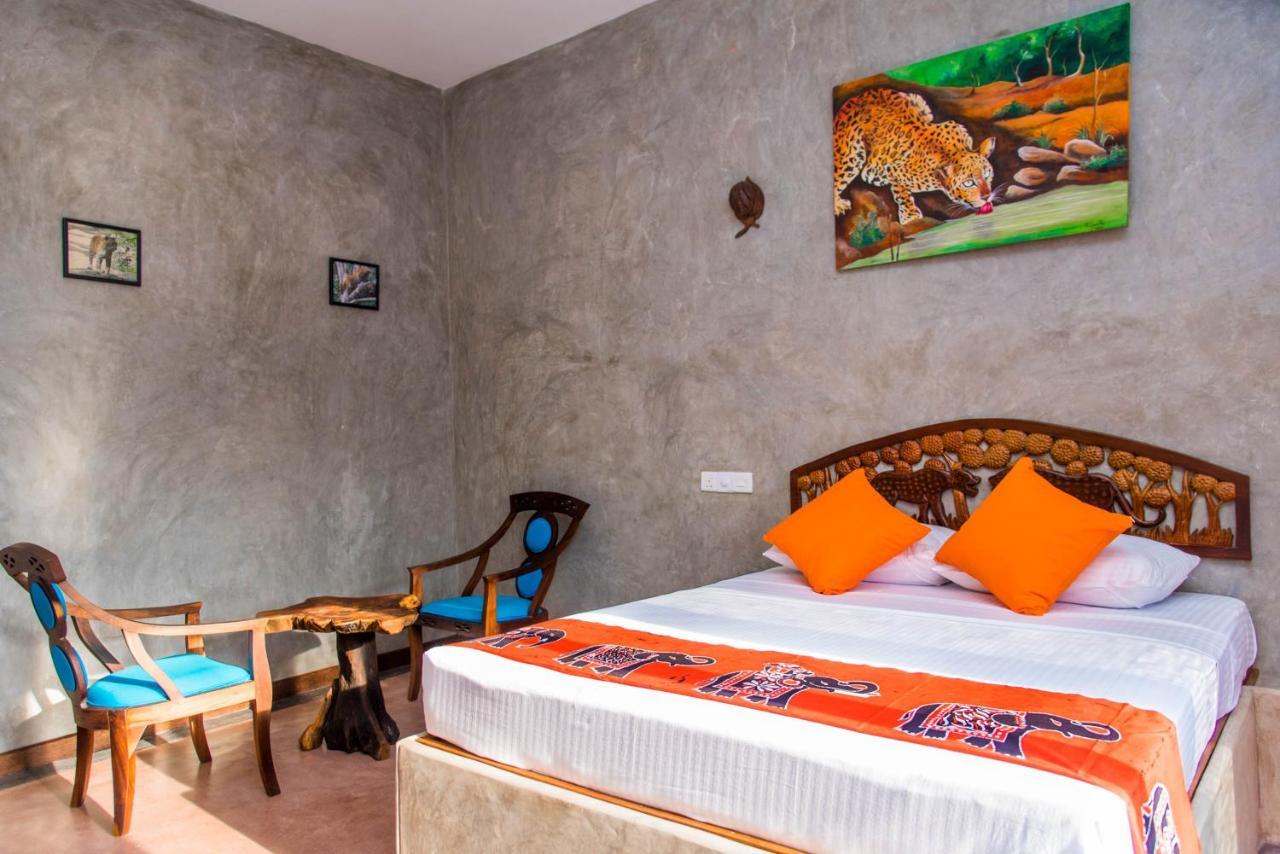 Negombo Boutique Villa Exterior foto A bedroom at the hotel