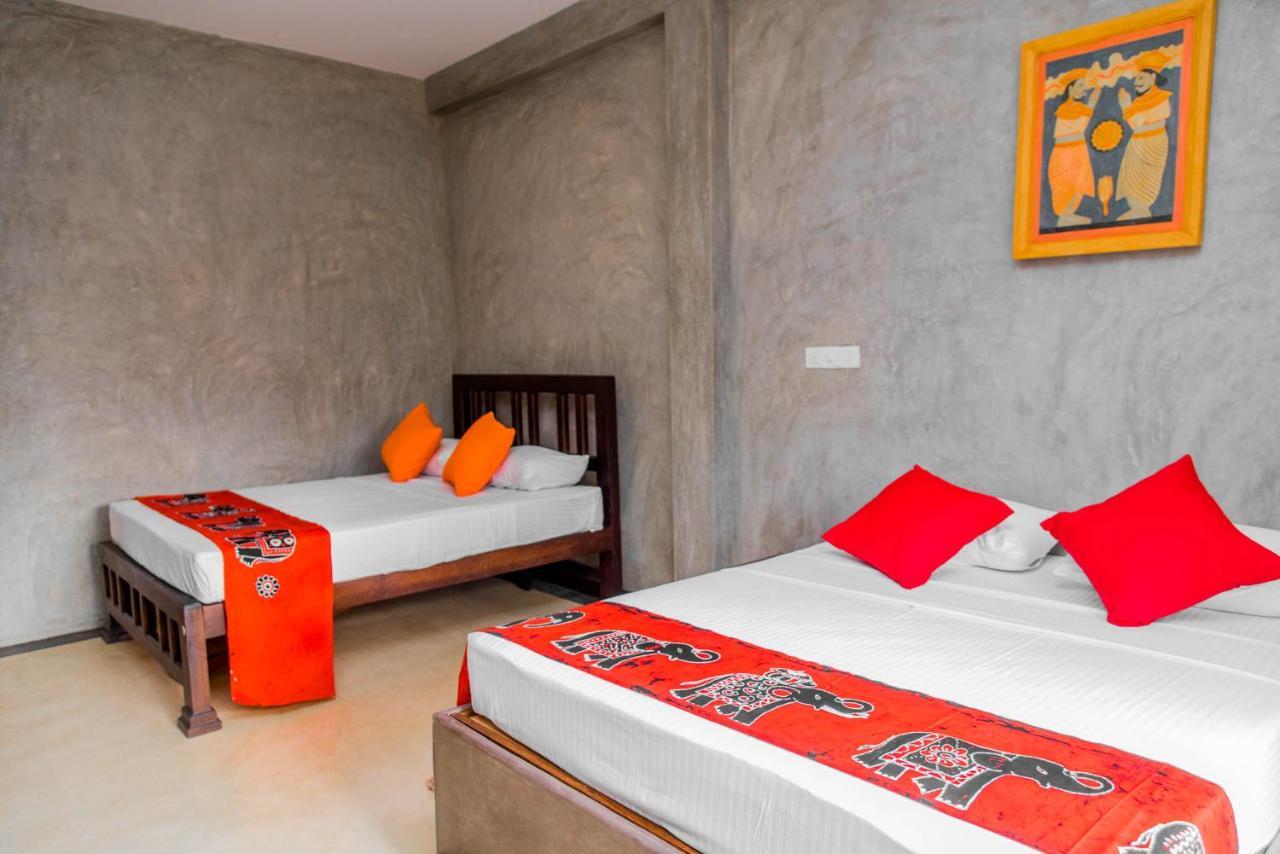 Negombo Boutique Villa Exterior foto A room at the hotel