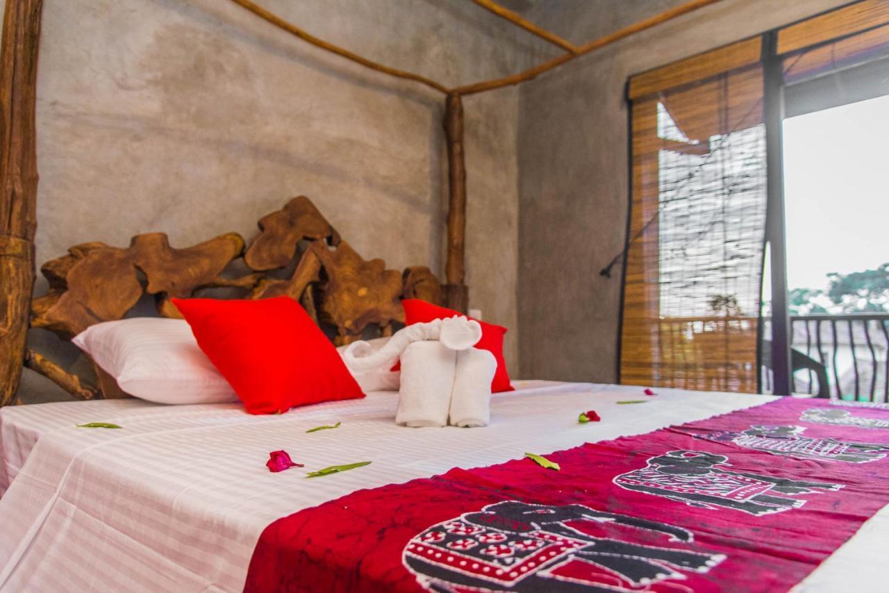 Negombo Boutique Villa Exterior foto A bedroom at the resort