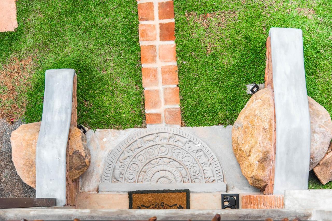 Negombo Boutique Villa Exterior foto The memorial in 2018